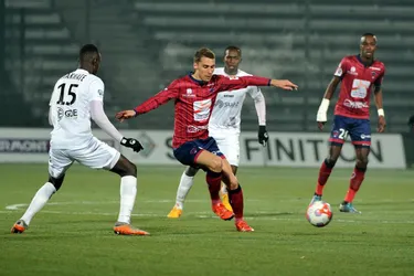 Foot - Ligue 2 : Clermont s'incline à Valenciennes (2-0) [revivez le direct]