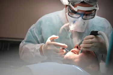 Kinés, dentistes et autres professionnels de santé continuent d'exercer pendant le confinement dans le Puy-de-Dôme