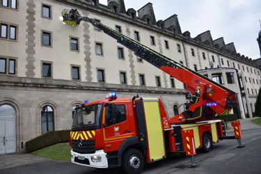 La nouvelle grande échelle des pompiers de la Corrèze sait (presque) tout faire