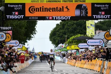 Tour de France : voilà comment Julian Alaphilippe s'est imposé à Landerneau, ce samedi (vidéo)
