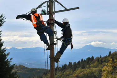 Près de 700 foyers privés d'électricité en Auvergne : les équipes d'Enedis sur le pont depuis vendredi soir