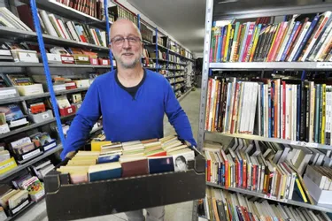 La librairie d’Emmaüs a pris de l’ampleur depuis quatre ans grâce à six bénévoles dont Philippe