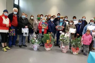 La remise des prix pour les maisons fleuries a eu lieu à la mairie