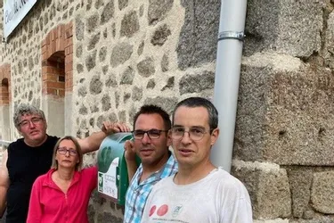 L'association Cœur de Noisette inaugure le premier défibrillateur présent sur la commune de Bosroger (Creuse)