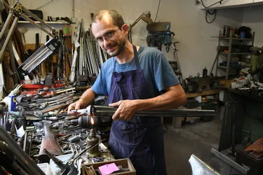 Des armes de chasse sur mesure conçues dans l'un des rares ateliers d’armurerie de France, dans l'Allier