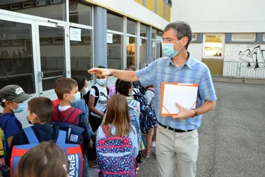 Les 1.883 élèves des écoles primaires de Riom (Puy-de-Dôme) ont fait leur rentrée ce jeudi matin