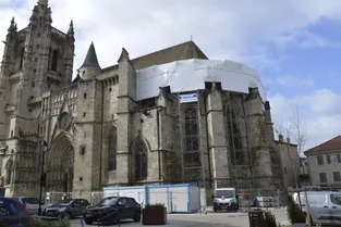 Les travaux de restauration des terrasses de l'église Saint-Jean d'Ambert (Puy-de-Dôme) ont débuté