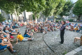 Le Festival de théâtre de rue annulé, Gildas Puget joue quand même à Aurillac (Cantal)