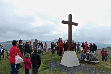 Le Puy de Marmant a retrouvé sa croix