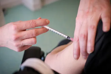 Allier : des infirmiers libéraux remplaçants dans l'attente d'être payés par l'Assurance maladie pour des tests covid et des vaccinations