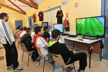 Une coupe Fifa sur du gazon virtuel