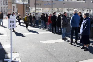 Les électeurs d'Aurillac (Cantal) « très respectueux » des consignes sanitaires à l'approche des urnes