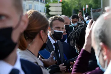 Pass culture, rassemblements, bain de foule... : revivez la visite d'Emmanuel Macron à Nevers