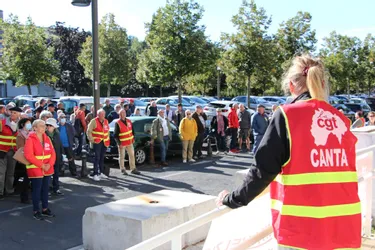 Une centaine de retraités mobilisés pour défendre leur pouvoir d'achat, à Aurillac (Cantal)