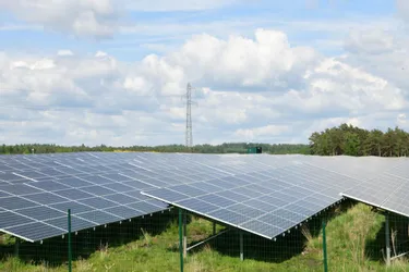 Pourquoi l'installation d'une centrale photovoltaïque sur l'aérodrome de Thalamy, en haute Corrèze, pose-t-elle problème ?