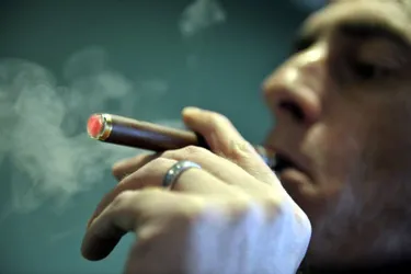 La "e-cigarette" fait un tabac et un écran de fumée de polémiques