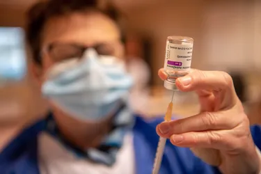 Covid-19 : en Auvergne-Rhône-Alpes, médecins et pharmaciens se tiennent prêts à vacciner