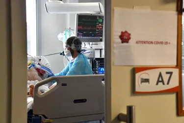 Face à la hausse de cas graves de Covid-19, le centre hospitalier de Brive (Corrèze) prend des mesures d'urgence