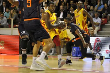 Basket : la JAVCM débute la Leaders cup par un naufrage contre Roanne