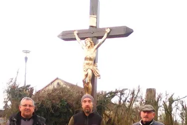 La croix du village remise en état