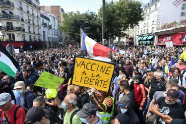 Manifestations anti-pass sanitaire: plus de 200.000 manifestants en France