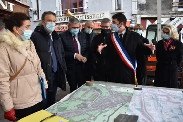Le préfet, Serge Castel, inaugure le lancement des travaux du cœur de ville de la petite cité de caractère de Murat (Cantal)