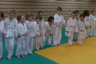 Rencontre entre de très jeunes judokas