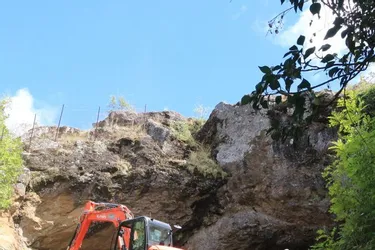 Réouverture des fouilles sur le site des grottes de Sainte-Anne, sur la commune de Polignac