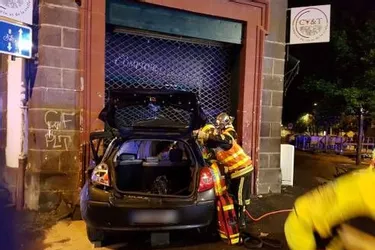 En croisant la police, un adolescent de 14 ans s'enfuit et trouve la mort au volant d'une voiture à Clermont-Ferrand