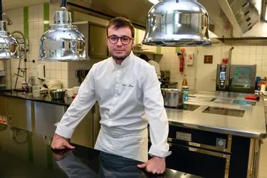 En attendant la réouverture, Adrien Descouls, le chef étoilé du Broc (Puy-de-Dôme) vient faire la cuisine chez vous