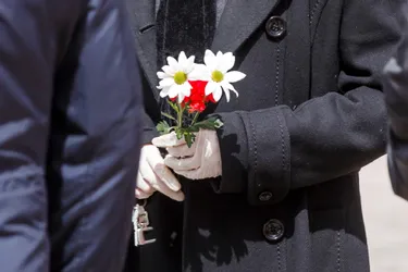 Mesures de distanciation, soins aux défunts… Comment se déroulent les obsèques en temps de crise ?