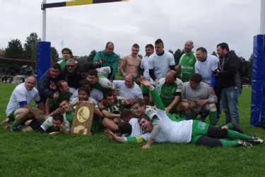 Les rugbymen champions d'Auvergne