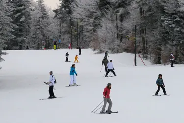 À la station de ski de la Loge des Gardes (Allier), l'espoir d'une belle saison hivernale