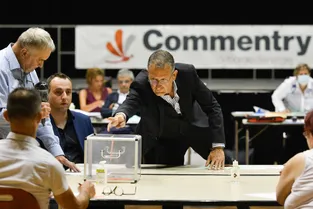 Municipales 2020 : Sylvain Bourdier élu maire de Commentry (Allier) lors d'un conseil déjà animé