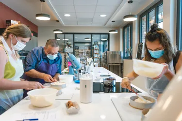 A Aurillac (Cantal), Didier et Isabelle Vaille proposent des cours de cuisine à l'atelier culinaire Bruits de k'sseroles