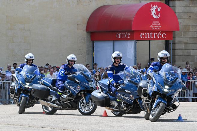 Figurine étain Les Etains Du Prince - Motard Garde Républicaine - Échelle 10 Cm