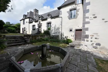 Pourquoi l'avenir du manoir de Veygoux, à Charbonnières-les-Varennes (Puy-de-Dôme), est-il incertain ?