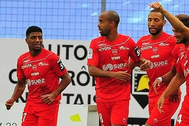 Valenciennes a remporté son premier match de la saison sur le terrain de Niort, vendredi