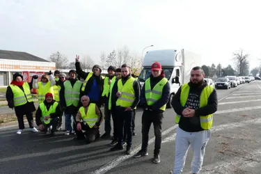 "Gilets jaunes" : le mouvement se poursuit à Gannat (Allier)