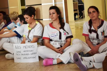 Des employés de la clinique issoirienne en grève, hier