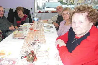 Un banquet de fête pour les aînés
