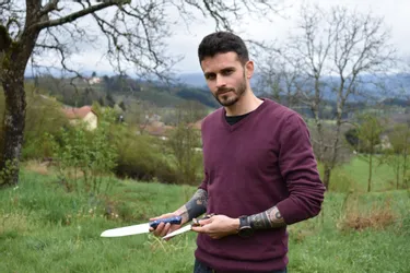 Alexis Debrienne s'installe comme artisan coutelier à Palladuc (Puy-de-Dôme) avec son entreprise Kleos