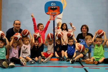 En octobre, le club a créé une section de baby basket pour les enfants de 3 et 4 ans