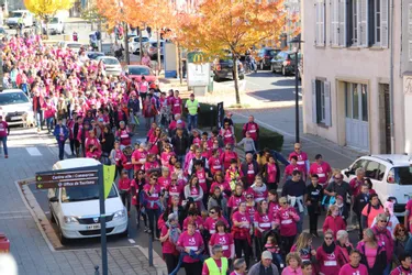 En images : la « Vague rose » contre le cancer du sein réunit un millier de participants à Ambert (Puy-de-Dôme)