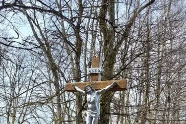 La rénovation des croix est en cours dans le village