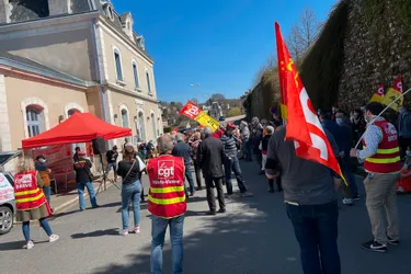 Inquiets pour l'avenir de la ligne SNCF Limoges-Ussel, des usagers manifestent en Haute-Vienne