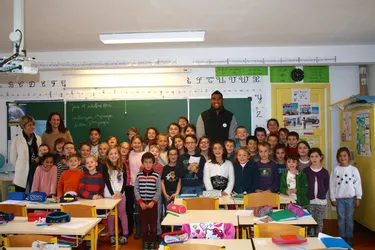 Rugby : les écoliers de Saint-Hippolyte accueillent un champion