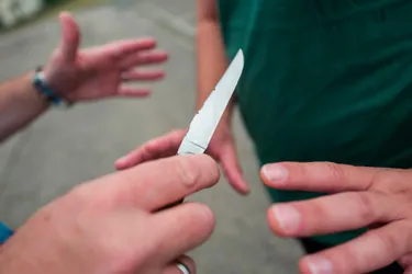 Il donne un coup de couteau dans le bras de son ami lors d'une soirée à Brive (Corrèze)