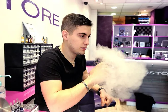 Les magasins de e-cigarettes ont fidlis leur clientle - L'Yonne  Rpublicaine