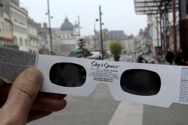 Eclipse du soleil - Ne l'observez pas sans protection, au risque de lésions oculaires irréversibles